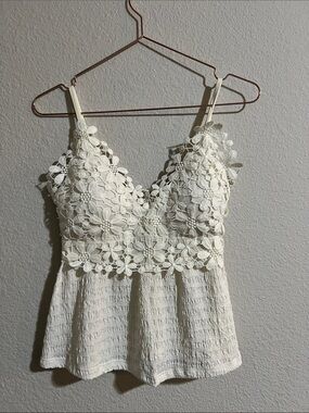 Derek Heart White Textured Floral Appliqué Top